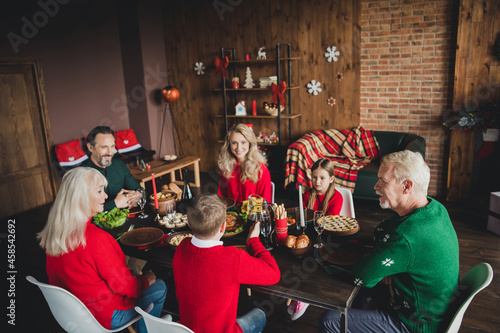 Φωτογραφία Nice attractive adorable family wife husband company meeting eating homemade din