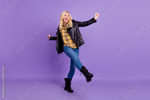 Photos Full length body size view of pretty cheerful wavy-haired girl dancing having fu