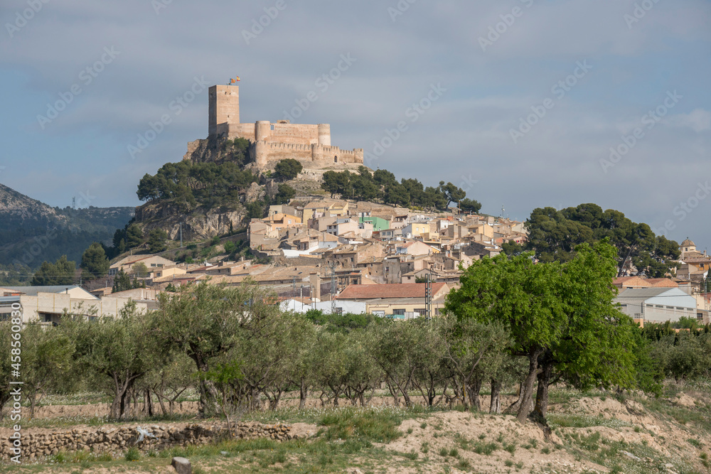 Pueblo y castillo de Biar en la provincia de Alicante de la Comunidad de Valencia, España