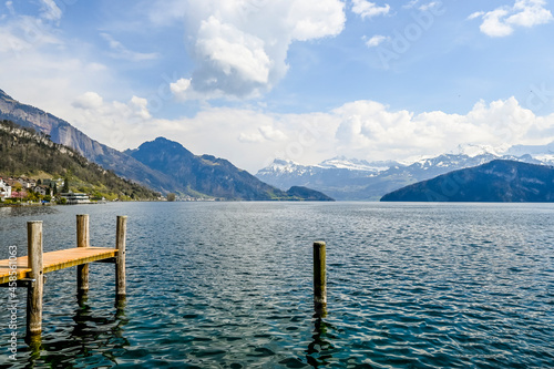 Weggis, Vierwaldstättersee, Seeufer, Dorf, Schiffssteg, Schifffahrt, Rigi, Bürgenstock, Buochshorn, Klewenalp, Wanderweg, Weggiserbecken, Stanserhorn, Frühling, Schweiz