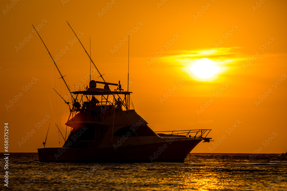 Espectacular atardecer en Roatan, Honduras