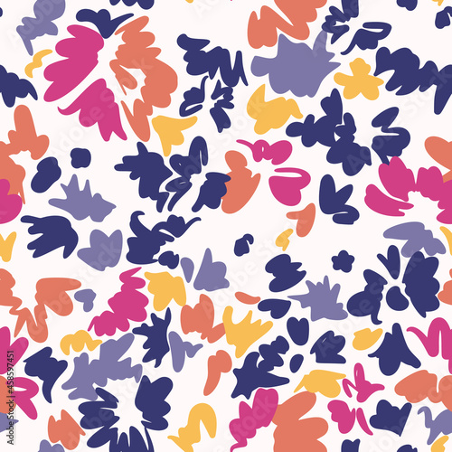 Bright floral seamless pattern. Abstract stylized blooming daisy flowers  leaf and petals. Simple geometric shapes as brush strokes. Sketch flat drawing. Flowers all over print.