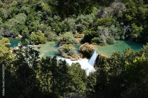 Visite du Parc National de Krka, près de Split. Cours d'eau, Cascade, promenade dans les bois et dans la nature.