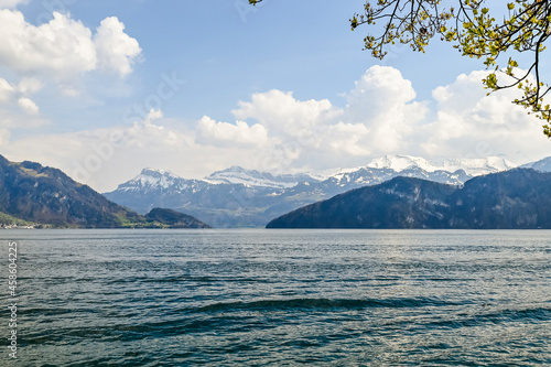 Weggis, Vierwaldstättersee, Seeufer, Dorf, Schifffahrt, Rigi, Bürgenstock, Buochshorn, Klewenalp, Wanderweg, Weggiserbecken, Stanserhorn, Frühling, Schweiz photo