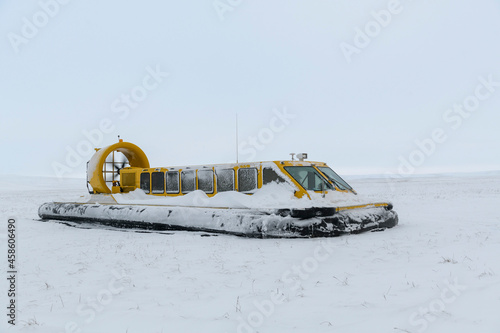 Bilde på lerret Hovercraft in winter tundra