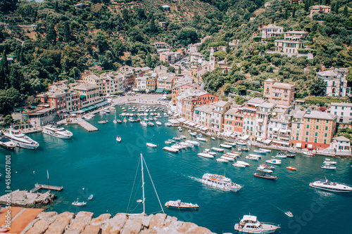 Obraz na płótnie Urban view of boats on the water near city buildings in Portofino Marina