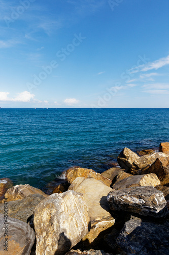 sea and rocks © MarekLuthardt
