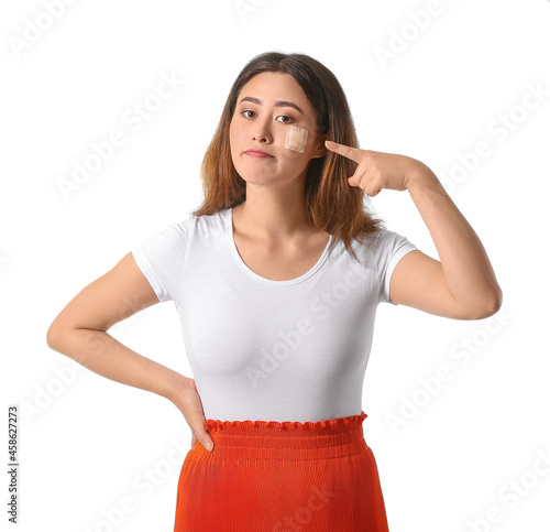 Young Asian woman with appl...