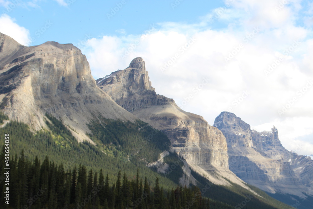 Obraz premium The Peaks, Jasper National Park, Alberta