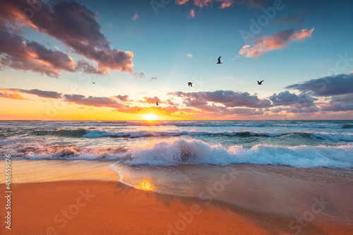Fototapeta Naklejka Na Ścianę i Meble -  Beach sunrise over the tropical sea