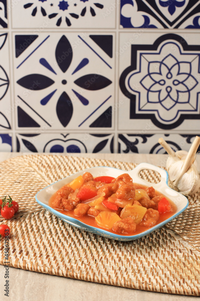Φωτογραφία Koloke or Kuluyuk Chicken, is a Chinese Indonesian Dish Made from Crispy Chicken or Fish Seasoned with Red Sweet and Sour Sauce