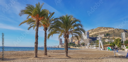 Playa de la Albuefereta en Alicante, España