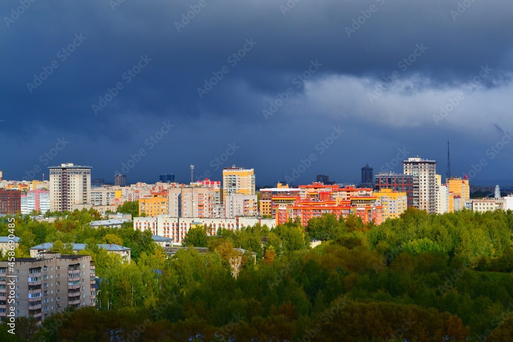 Fototapeta premium Kirov, Kirov region / Russia 03 September 2021: Overview of the city of Kirov before a thunderstorm