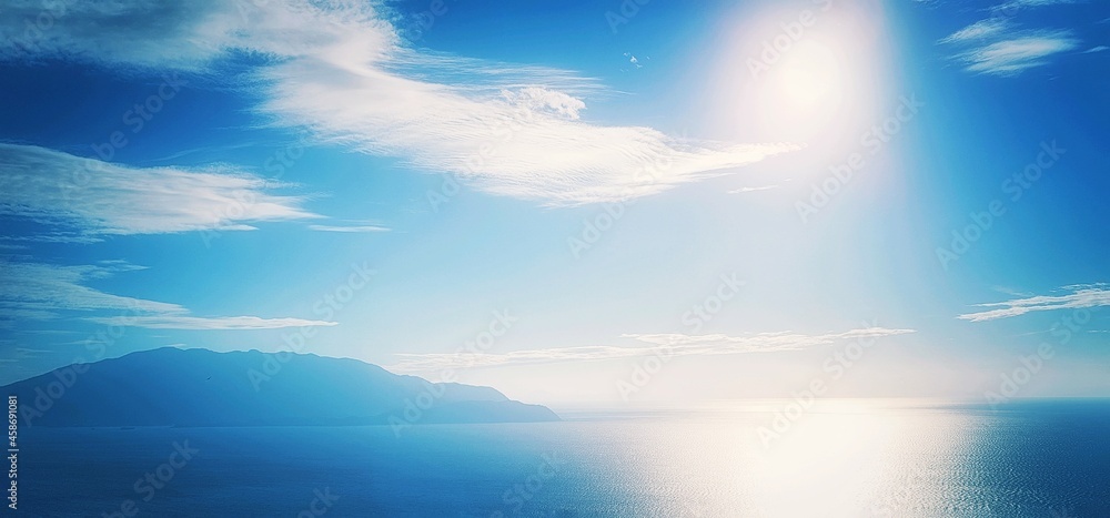 海と太陽のイラスト