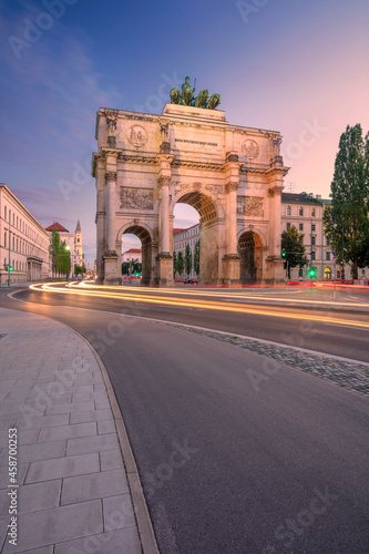 Obraz na płótnie Munich, Germany. Cityscape image of Munich, Bavaria, Germany with the Siegestor at summer sunset. w salonie