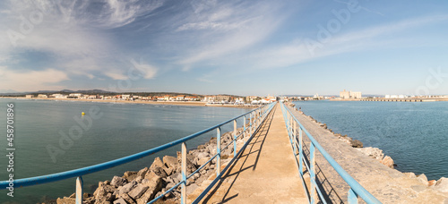 Panorama de la digue et de la plage de Port La Nouvelle photo