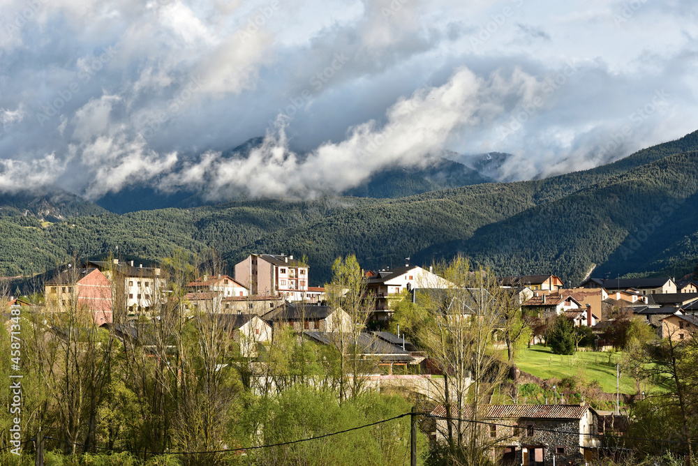 Obraz premium Spanien - Pyrenäen - Bellver de Cerdanya