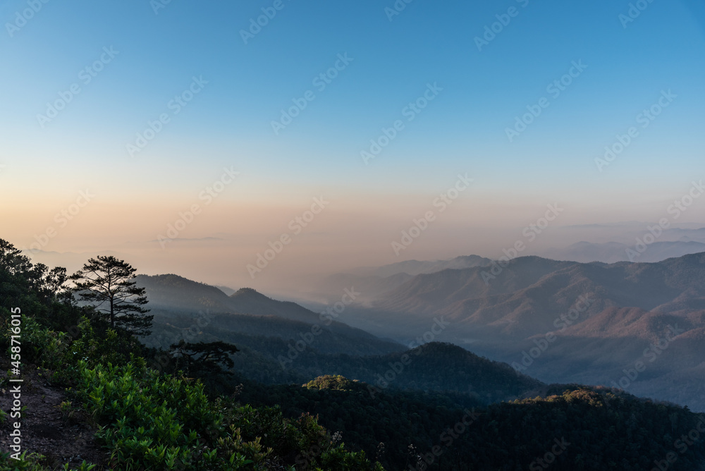 Obraz premium Mountain landscape with cloud sky