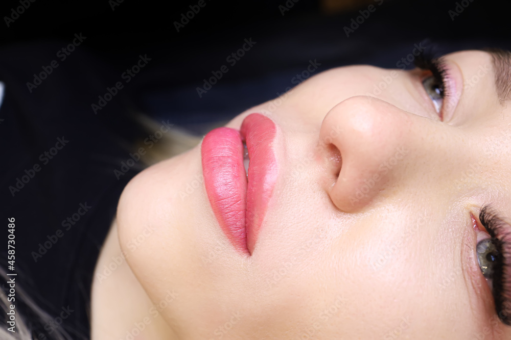 the finished work on permanent lip makeup is a wonderful result of the fact that the lips are tattooed using machine technology