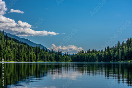 Fototapeta Naklejka Na Ścianę i Meble -  Lake in the canadian mountains