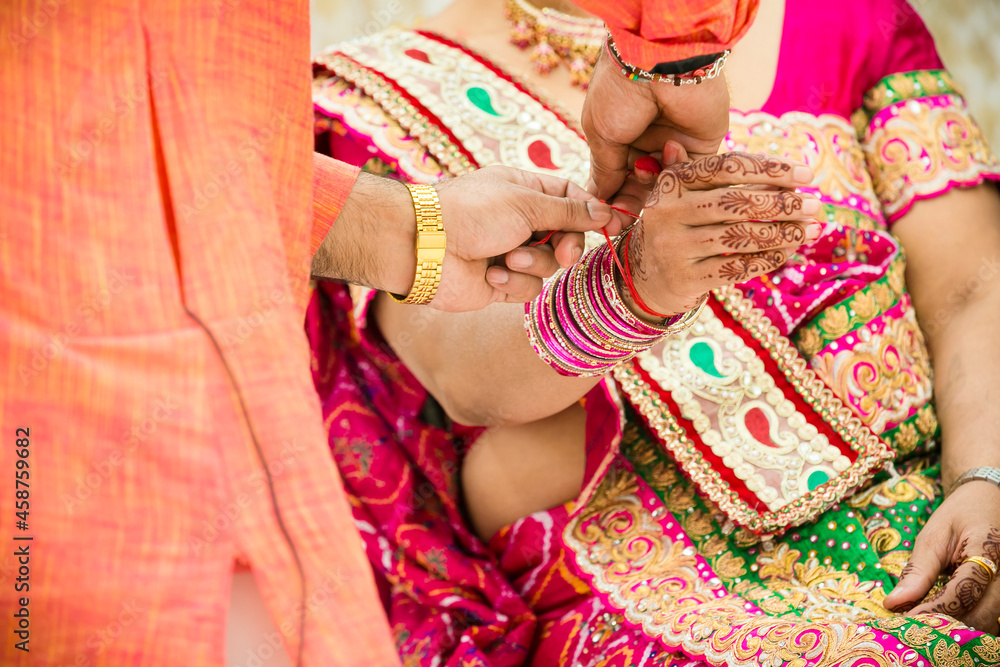 Indian Wedding Ceremony - Tieing knot