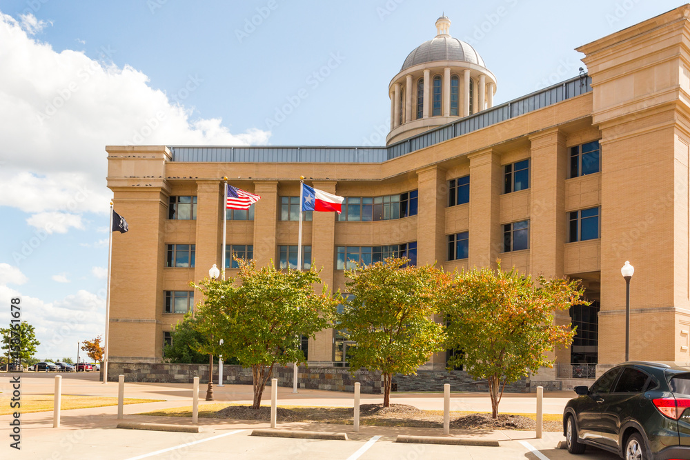 Rockwall County Courthouse building street view