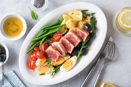 Obraz na plátně nicoise salad with fresh tuna, french cuisine, view from above