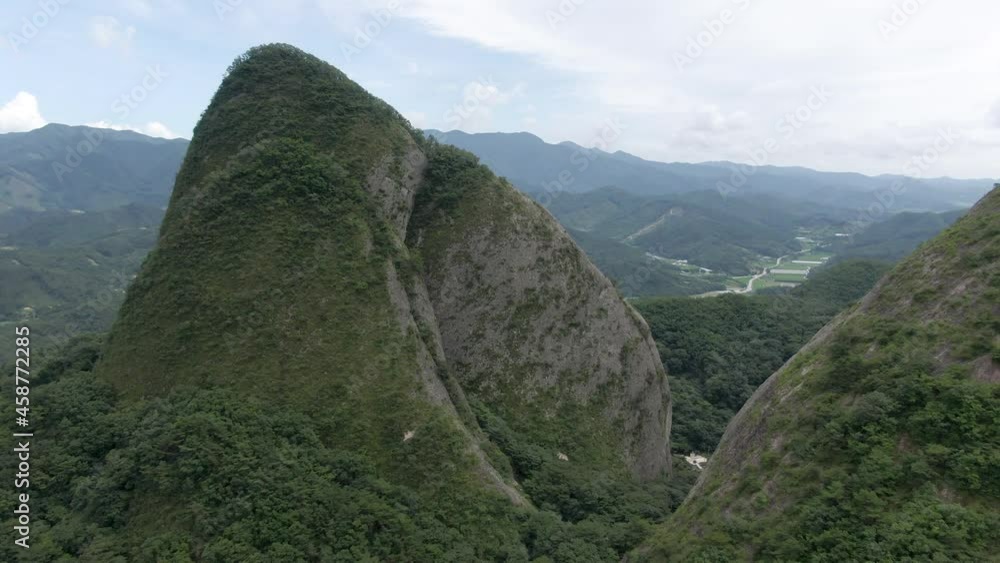 Maisan that resembles a horse's ear in Jinan-gun, South Korea. 진안 마이산. Maisan that resembles a horse's ear in Jinan-gun, South Korea. 진안 마이산.