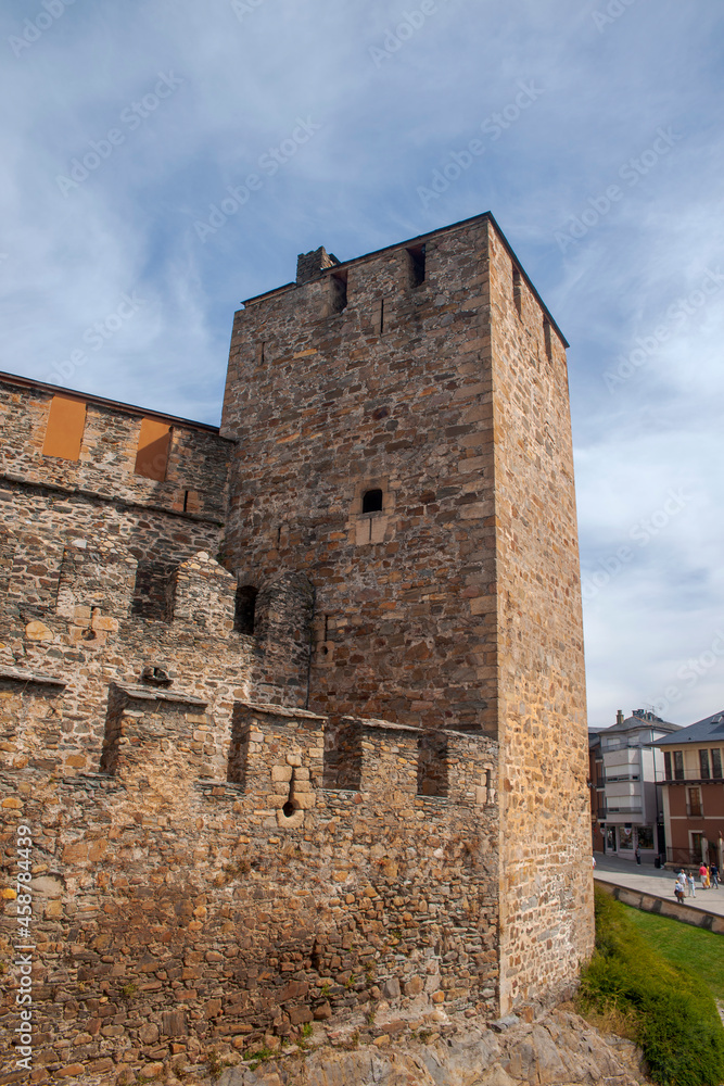 murallas del castillo templario de Ponferrada, España