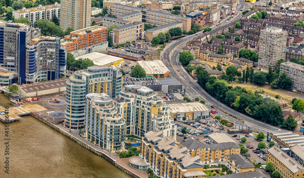 Naklejka premium LONDON - MAY 2, 2015: Cityscape on a sping day. London attracts more than 30 million tourists annually