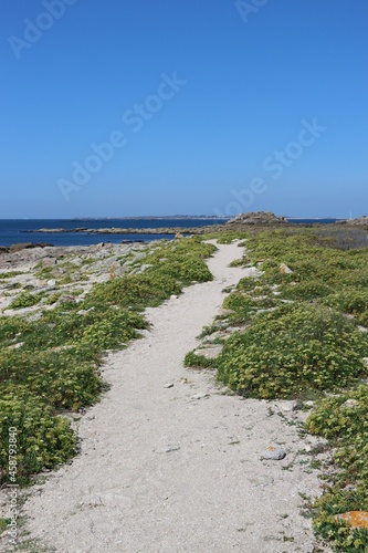 path to the sea on the island of Hoedic 