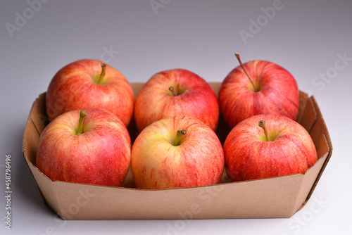 Fresh red apples in a pulp paper tray Fototapet