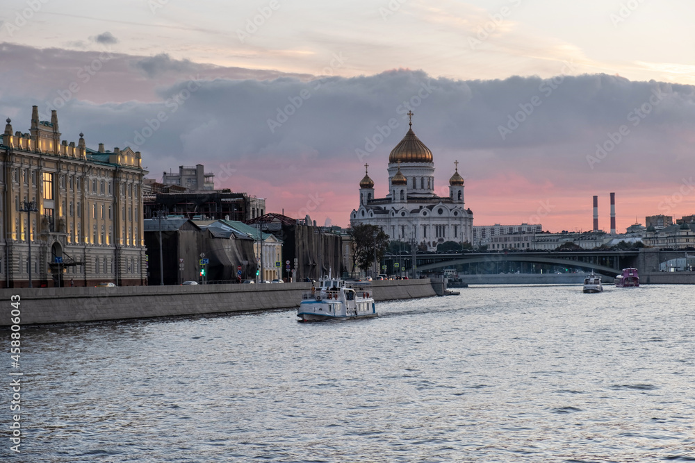 Naklejka premium Epic sunset on the Moscow river