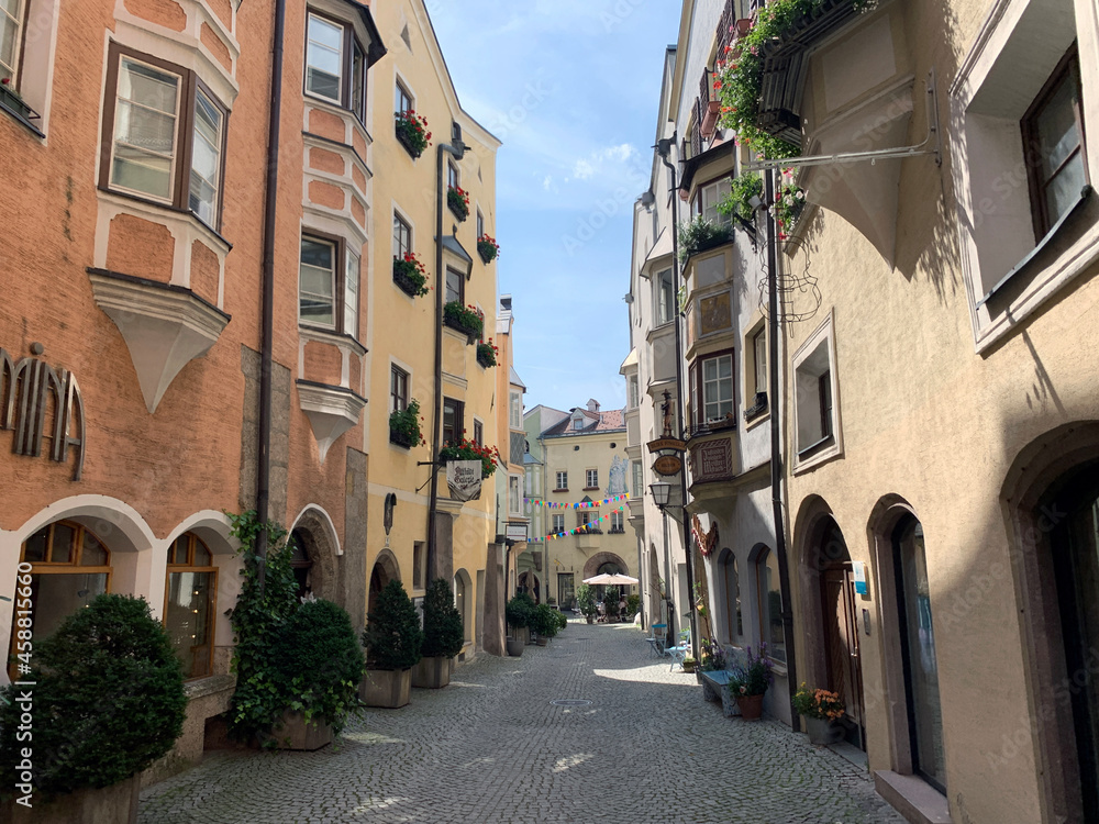 Fototapeta premium The narrow streets of the historical and traditional Hall in Tyrol