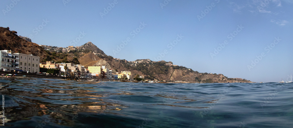 Fototapeta premium Cartolina da Giardini Naxos 454c455