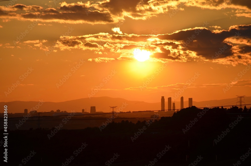 Skyline de Madrid al atardecer