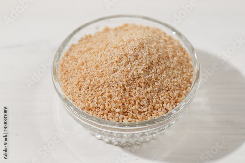 てんさい糖（日本の北海道産の作物「てん菜」から作られたお砂糖）。まろやかな甘さが特徴