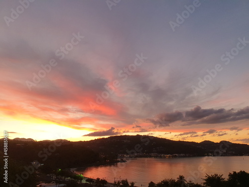 Magnifique coucher de soleil, à la Trinité, en Martinique © ROSS