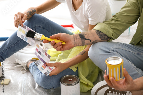Young couple with palette s...
