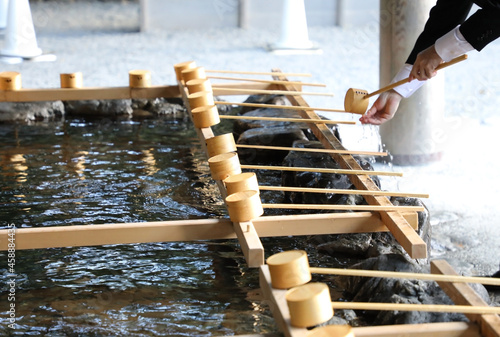 神社の手水舎 photo