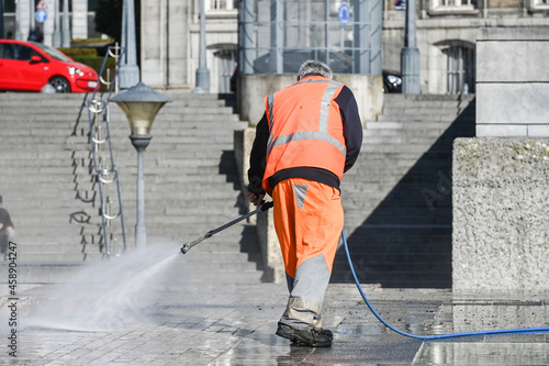 travaux chantier travail emploi nettoyage sol haute pression environnement photo