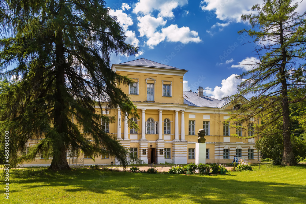 Obraz premium Estate of the Wolf in Bernovo, Russia