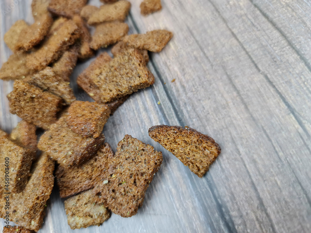 Fototapeta premium Natural croutons snacks close-up. Rye croutons. Dried bread croutons.