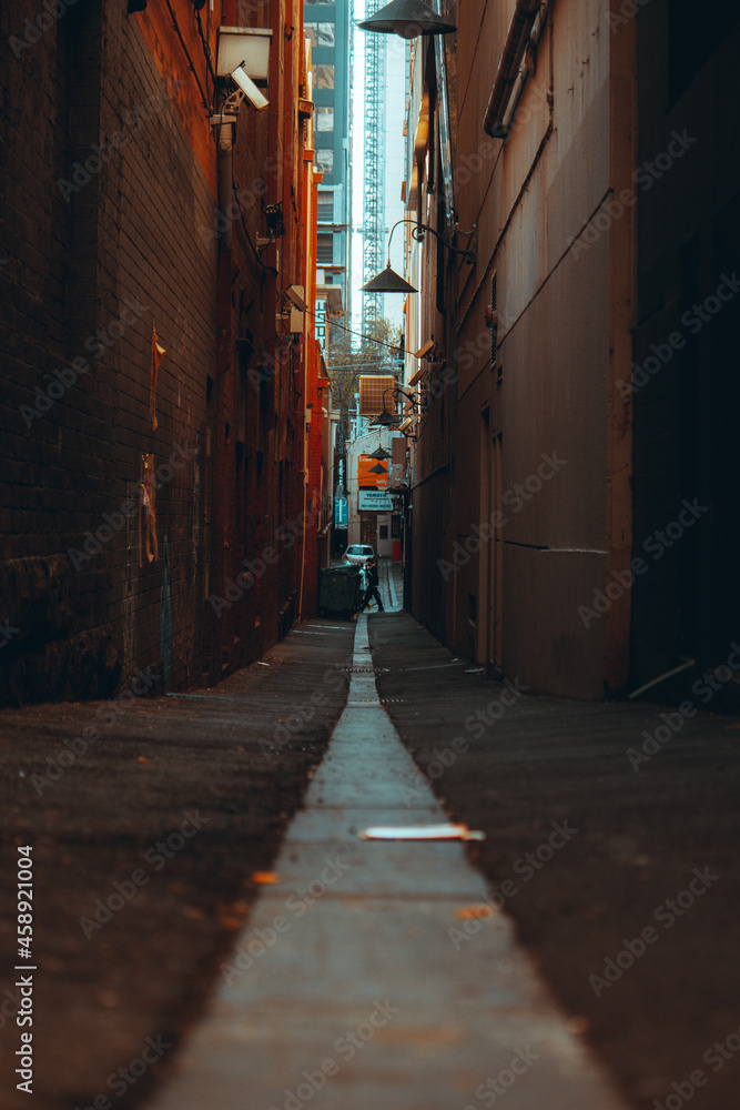narrow laneway in Melbourne's city
