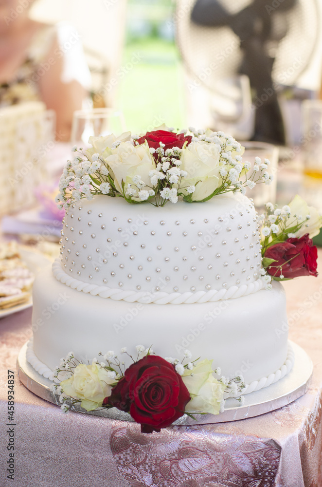 wedding cake with flowers wedding cake with flowers