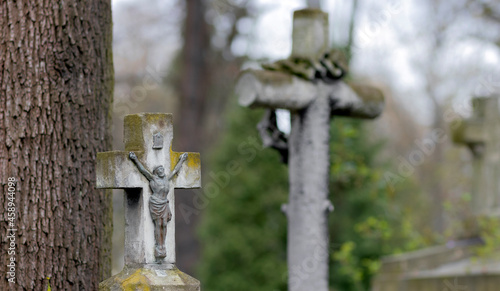 Foto Old crosses in a Catholic cemetery