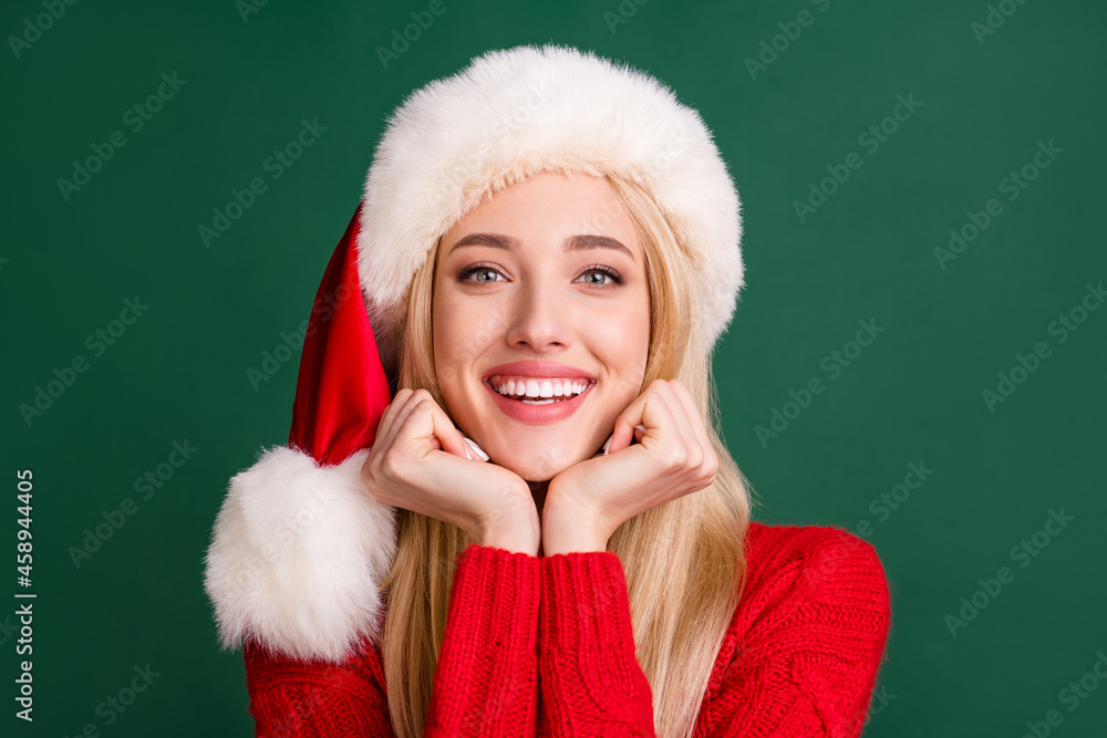 Photo portrait blonde woman in santa hat smiling cheerful cute isolated green color background Photo portrait blonde woman in santa hat smiling cheerful cute isolated green color background