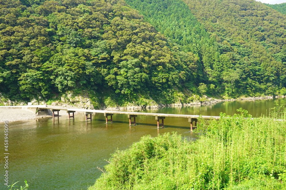 Shimanto River Valley and Iwama Sinking bridge in Kochi, Shikoku, Japan - 日本 四国 高知 四万十川 岩間沈下橋	