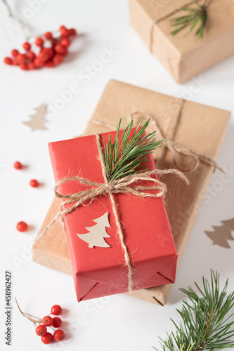 Christmas gift wrapping. Spruce branches and bunches of mountain ash © Татьяна Кочкина