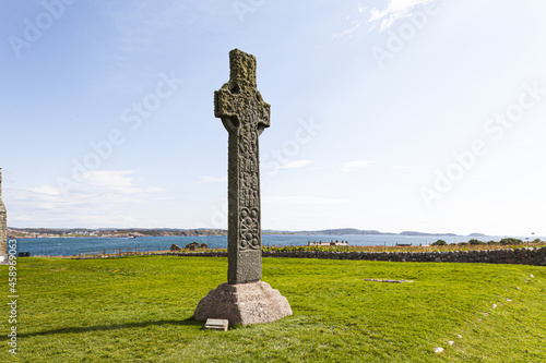 Fotografie St Martins cross dating from the late eighth century at Iona Abbey, Iona, off th